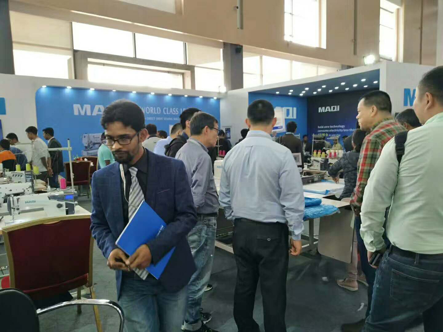 GARMENTECH展會上，孟加拉電視臺采訪美機
