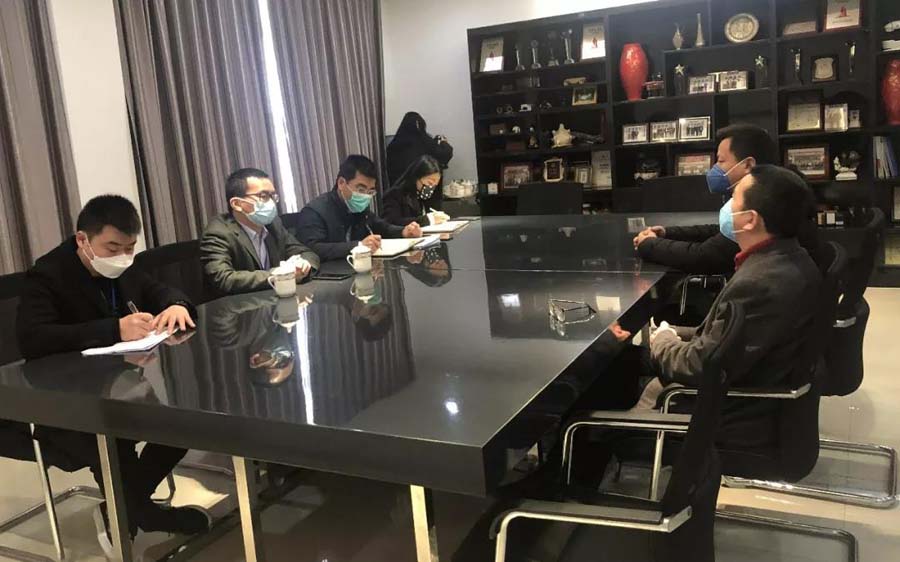 溫嶺市委組織部葉敏智副部長(zhǎng)、新河鎮(zhèn)葉曉瓏鎮(zhèn)長(zhǎng)蒞臨美機(jī)督導(dǎo)疫情防控和復(fù)工復(fù)產(chǎn)準(zhǔn)備工作
