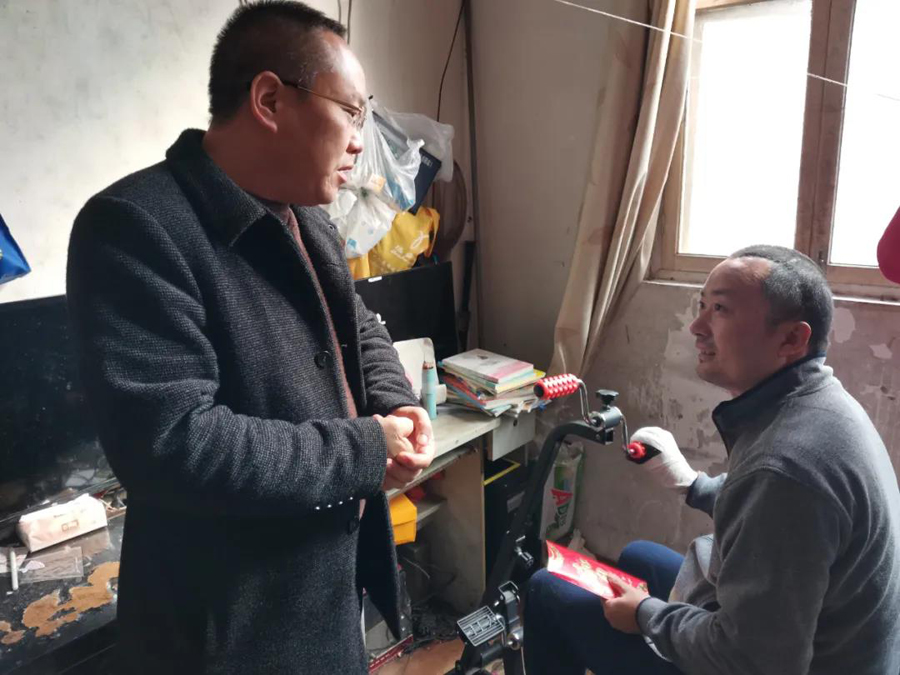 患難見真情，慰問暖人心。公司工會(huì)主席楊志等看望慰問患病職工史兆云
